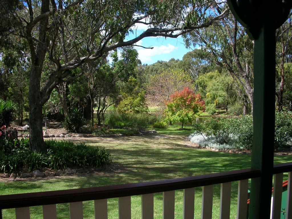Granite Gardens Cottages & Lake Retreat Stanthorpe Eksteriør billede